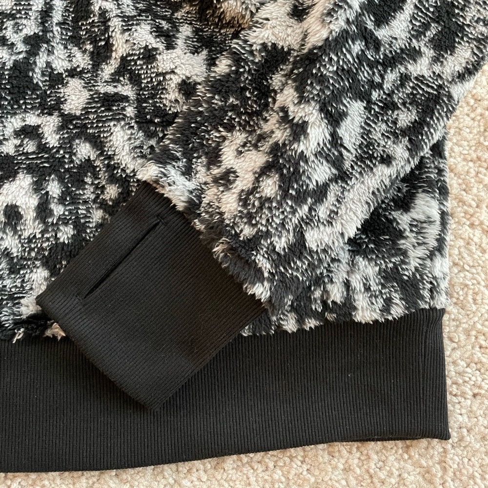 Athleta Tugga Sherpa Fuzzy Black White Gray Long Sleeve Hoodie Pullover Size XS - Picture 5 of 15